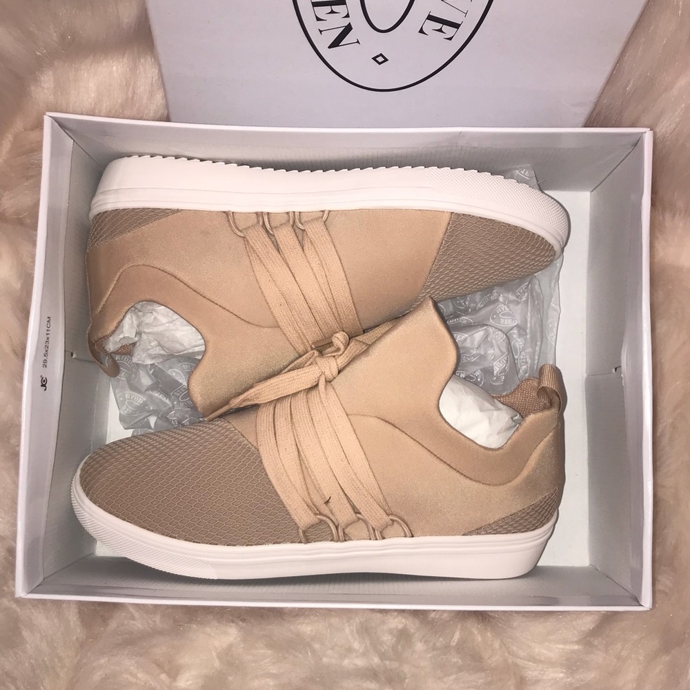 Steve Madden Blush Lancer Sneaker